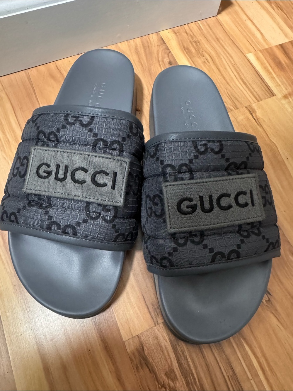 Gucci Men’s Gray GG Logo Slide Sandals men size 11 used - Picture 2 of 4